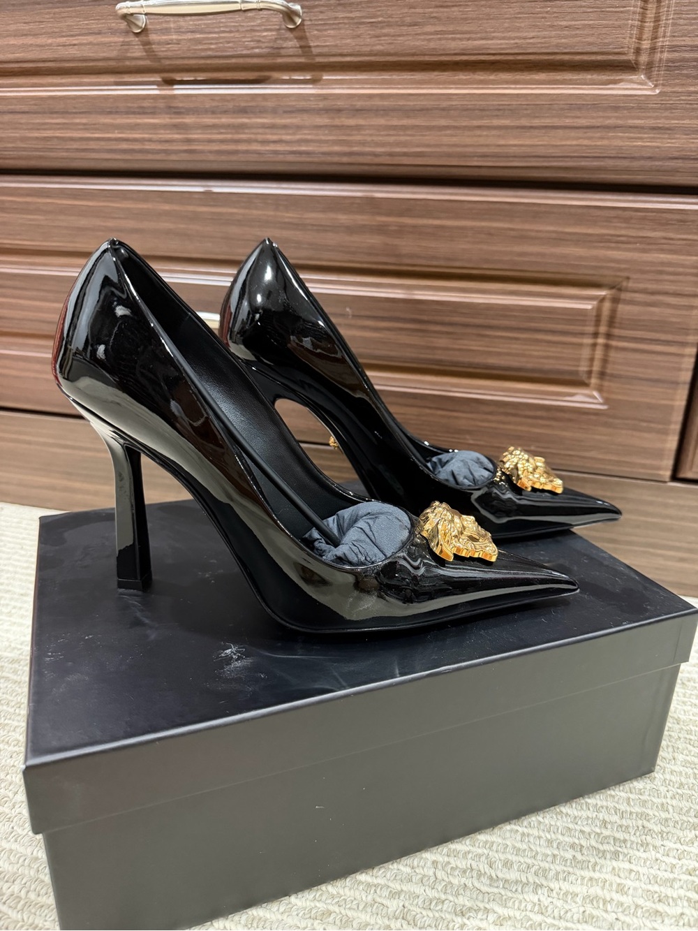 Versace Black Patent Leather Pointed Pumps with Gold Medusa - Picture 5 of 5